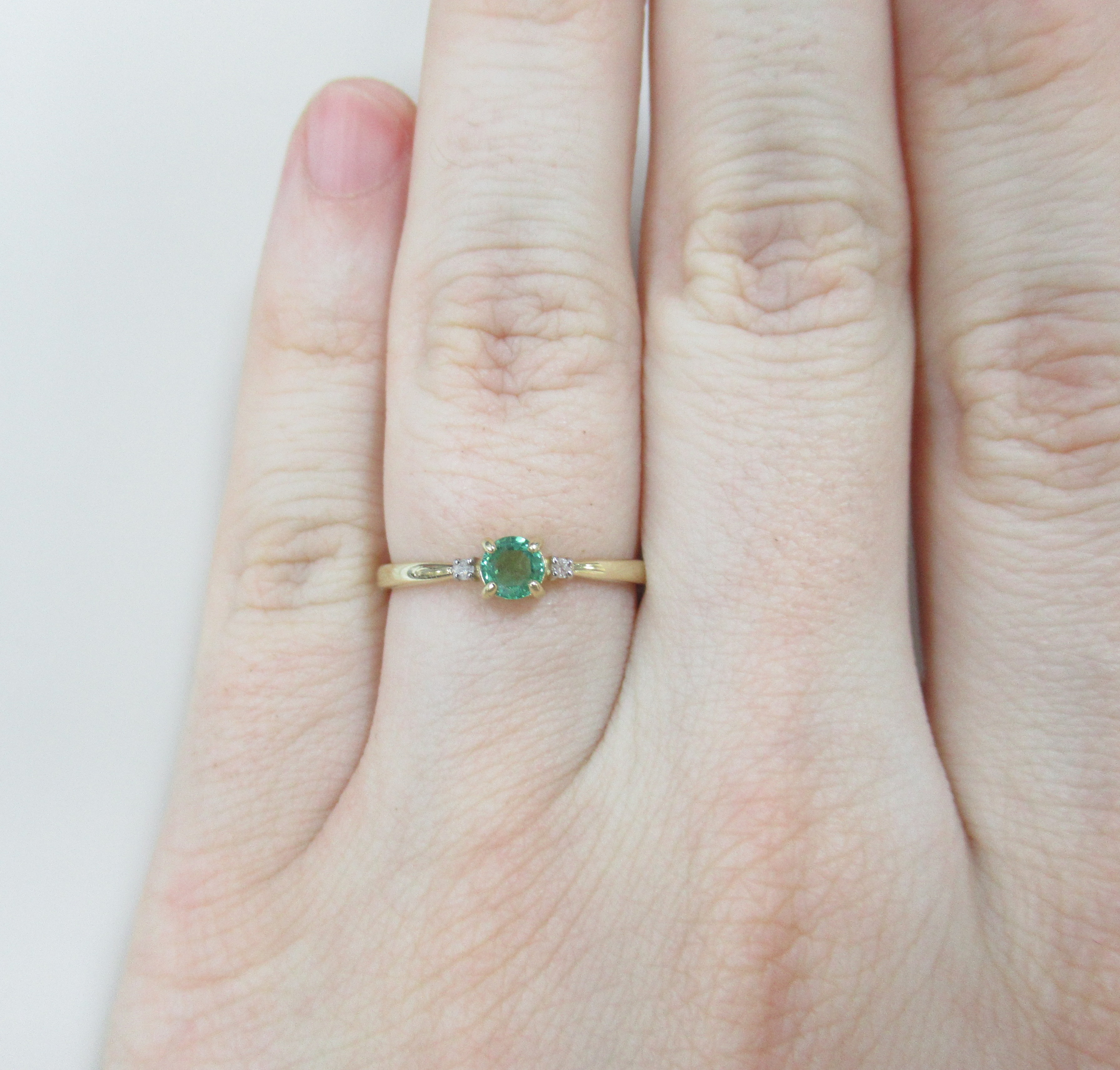 Кольцо из желтого золота с изумрудом